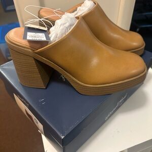 Universal Thread Tan Mules with Chunky Heel